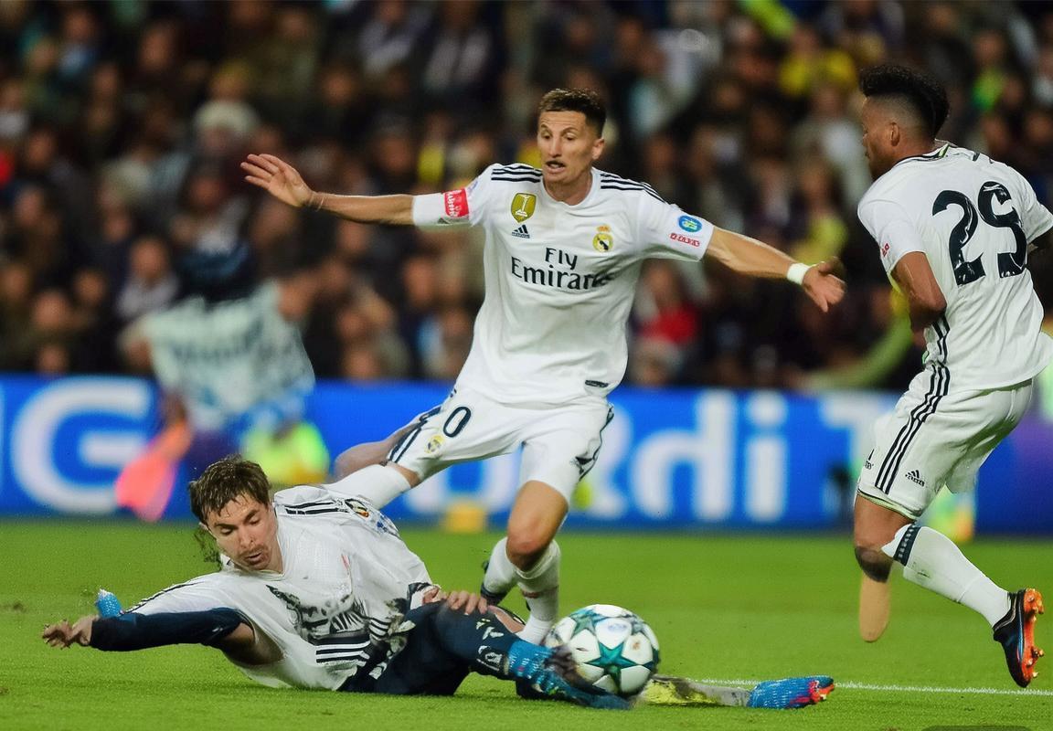 欧冠：姆巴佩大四喜闪耀伯纳乌，皇马4-3险胜暴露防线危机